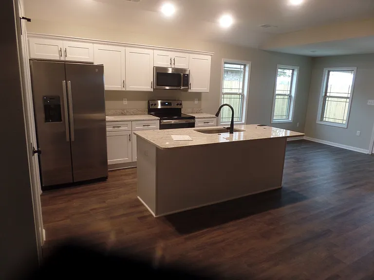 Property for rent - Photo 1