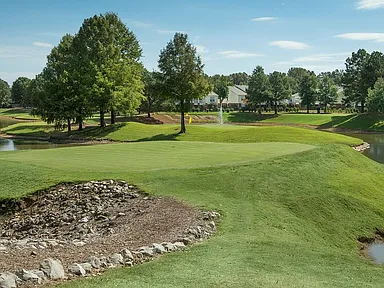 Courtyard @ The Little Rocks - Photo 2