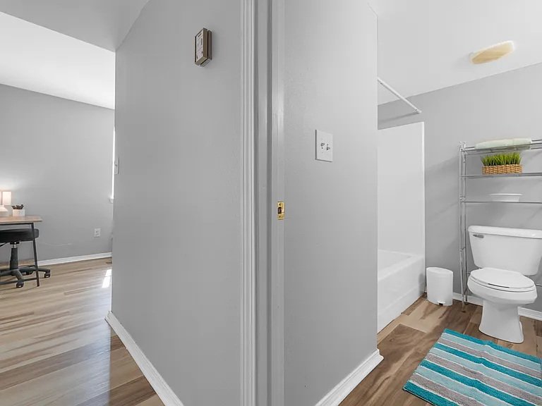 McGowan Flats Looking for roomates