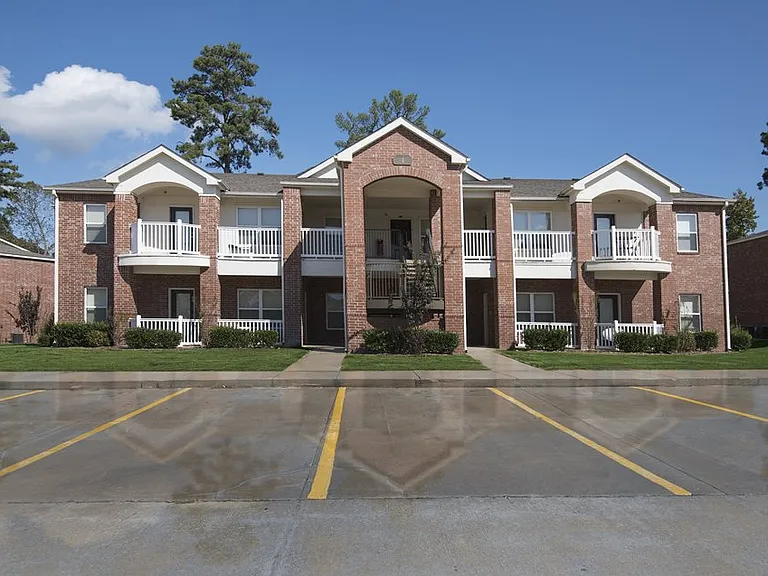 Dream Little Rock Looking for roomates