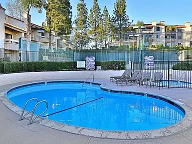 Seeking a roommate for a long stay