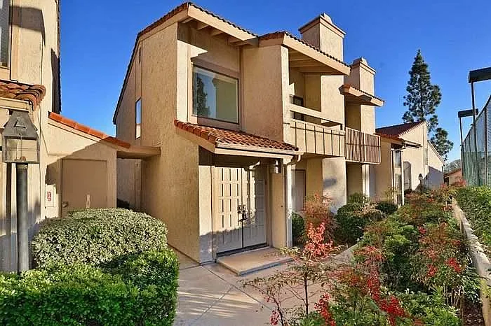 Seeking a roommate for a long stay